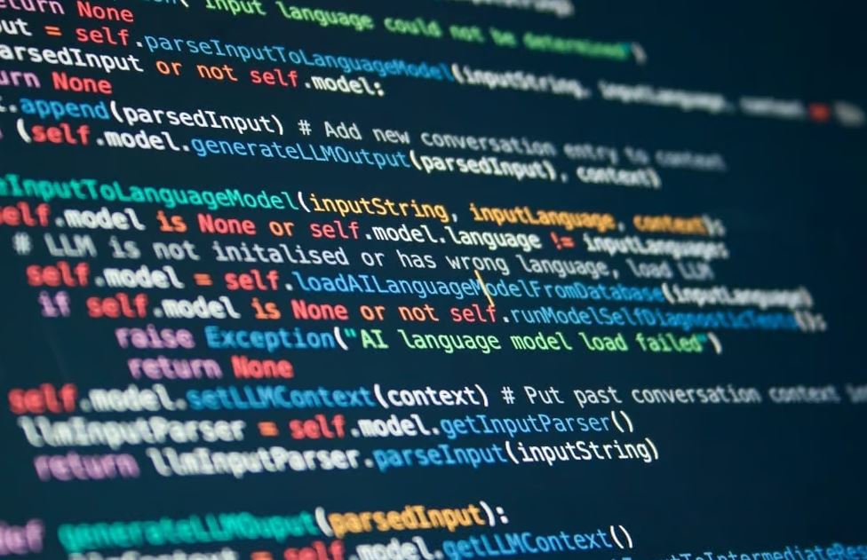 اهمیت ویژه کلاس برنامه نویسی کامپیوتر در دبیرستان عطارد علم