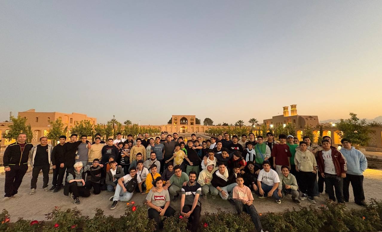 دوره اولی های دبیرستان عطارد علم به شهر یزد رفتند