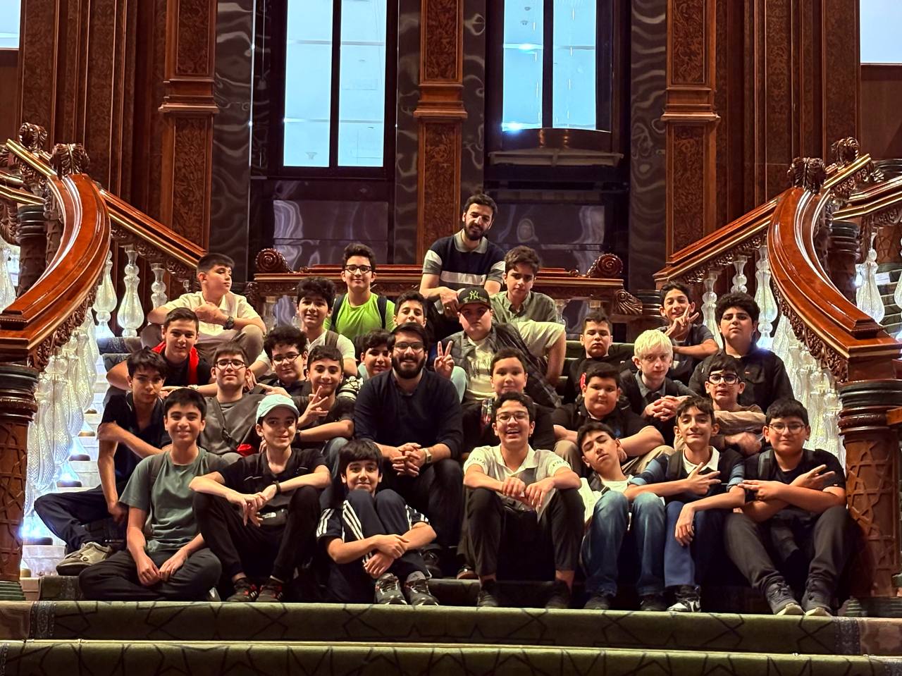 دوره اولی های دبیرستان عطارد به هلیوم پارک ایران مال رفتند