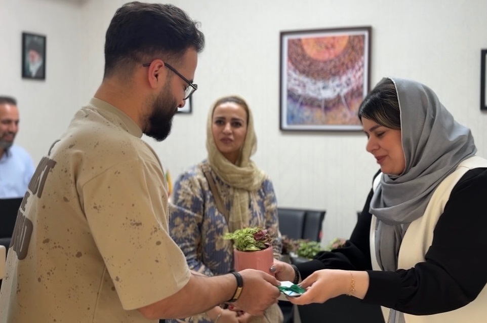 تجلیل از مقام رفیع معلم در دبیرستان عطارد علم؛ مراسمی ویژه با حضور اعضای انجمن اولیا و مربیان