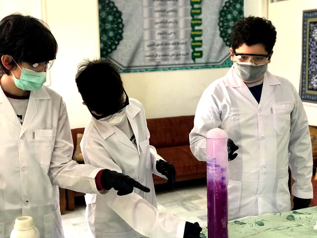 حضور ورودی های پایه هفتم در فرآیند پیش ثبت نام سال تحصیلی 1402-1401