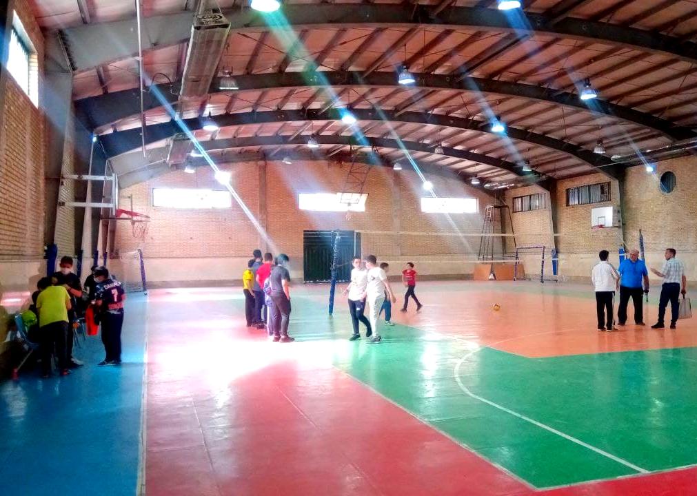 زنگ ورزش دبیرستان عطارد بصورت حرفه ای در سالن های ورزشی برگزار می گردد.