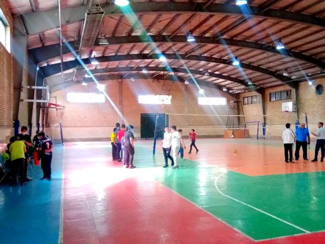زنگ ورزش دبیرستان عطارد بصورت حرفه ای در سالن های ورزشی برگزار می گردد.