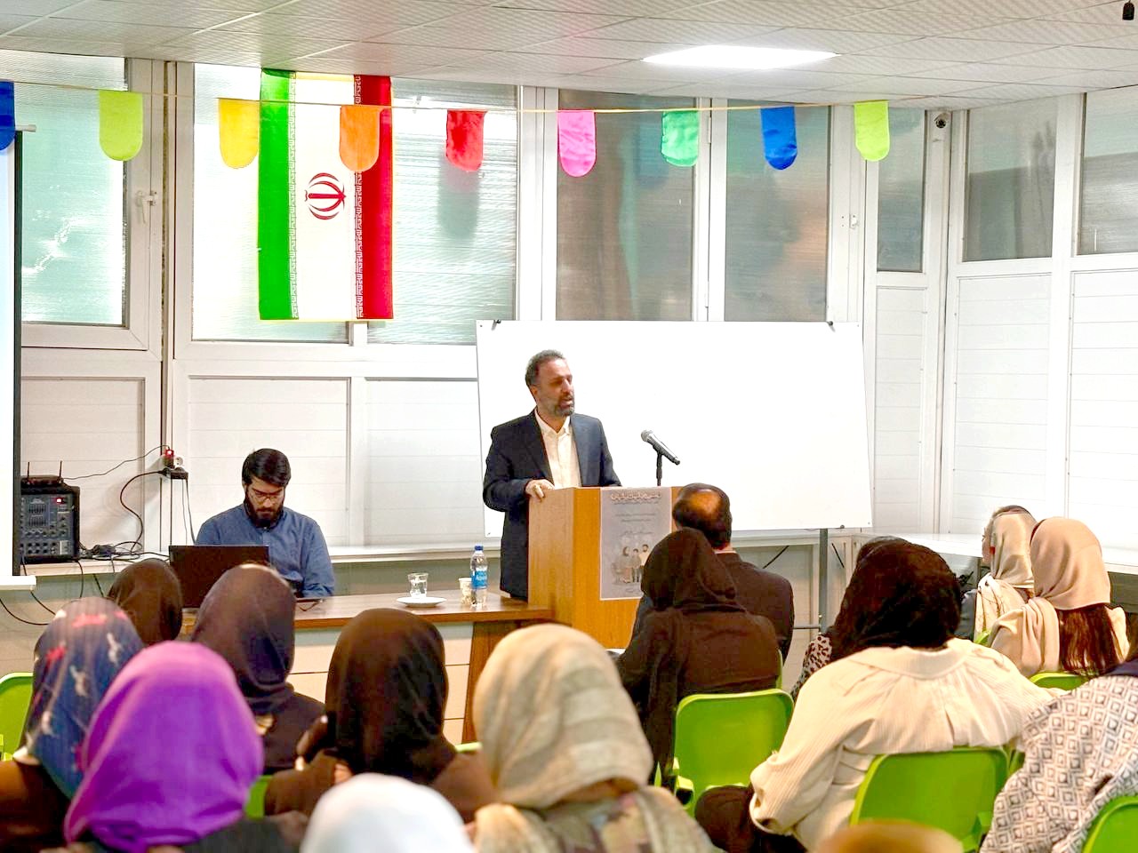 جلسه مجمع عمومی انجمن اولیا و مربیان و «کارگاه دانش افزایی و روانشناسی خانواده» برگزار گردید