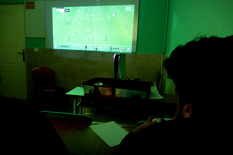 شبی در مدرسه...