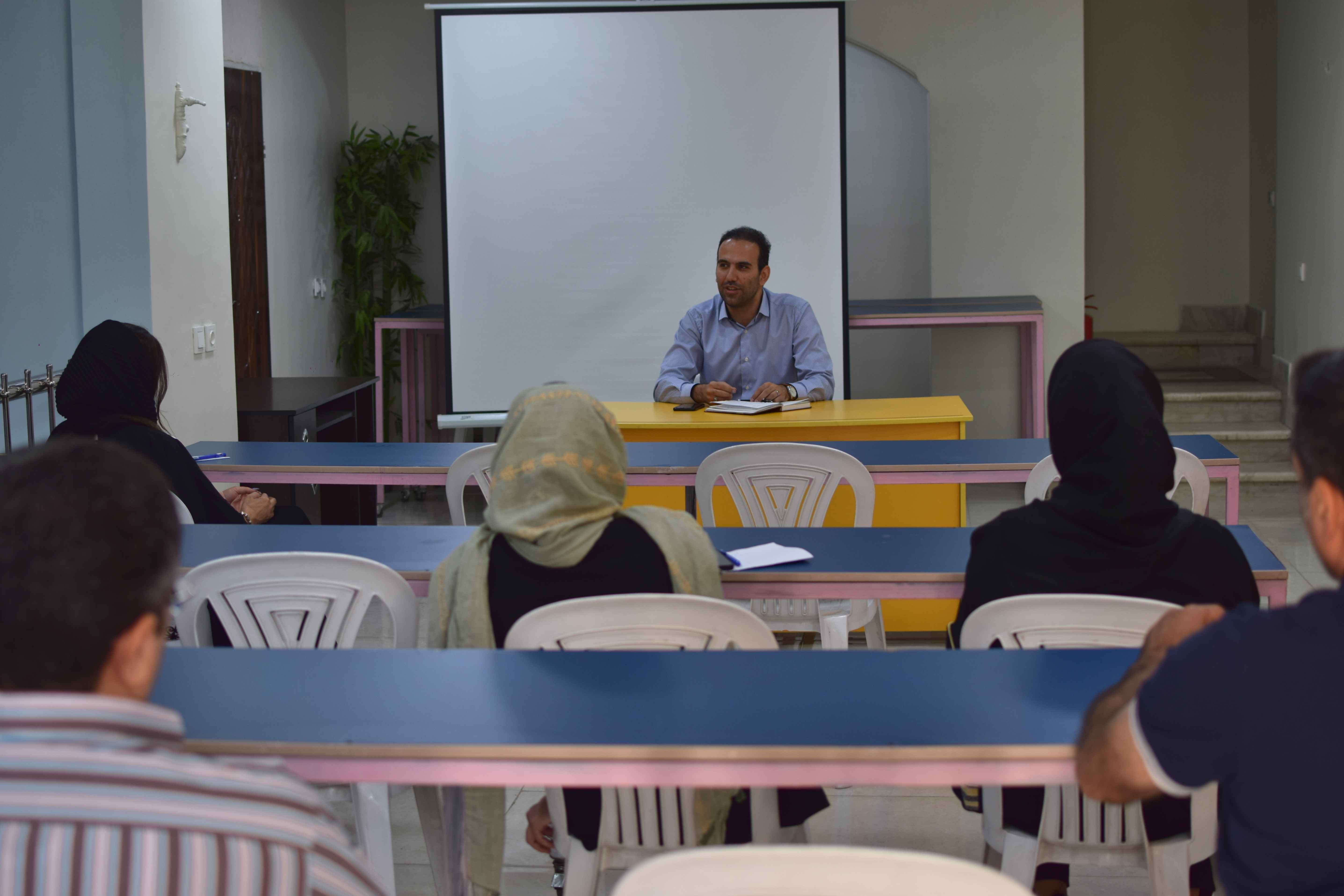 جلسه‌ی مشاوره با اولیاء دوره‌ی اول برگزار شد